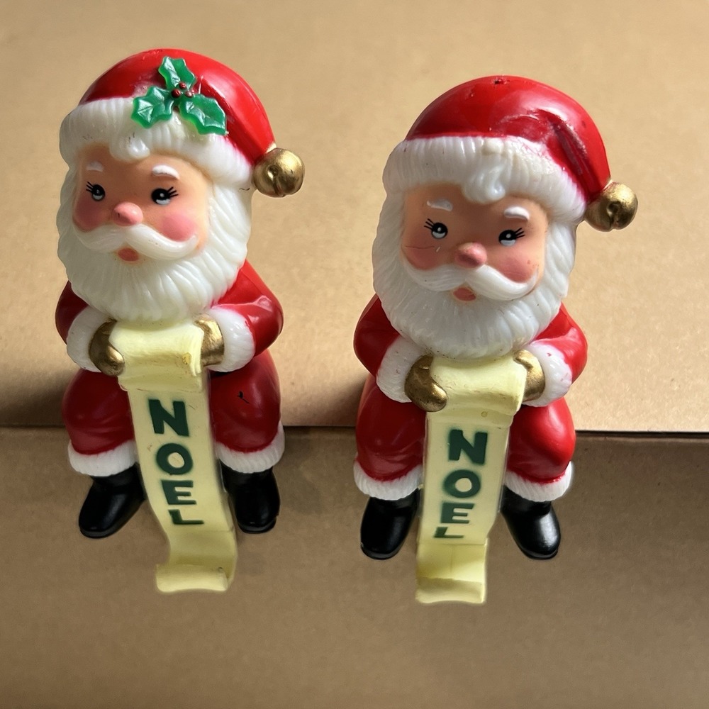 Pair Of Vintage Christmas Stocking Hanger Holder Santa Claus Shelf Sitters‎ NOEL